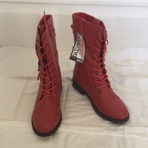 Brand new red boots from Daily Shoes size 9
